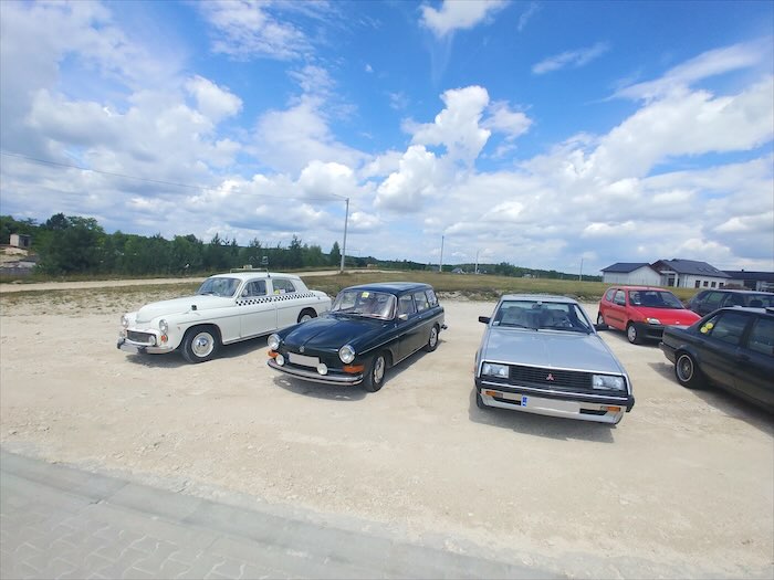 Zabytkowe samochody: Warszawa w barwach taxi, Volkswagen Variant i Mitsubishi